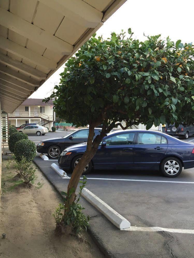 Hi-Way Host Motel Pasadena Exterior foto