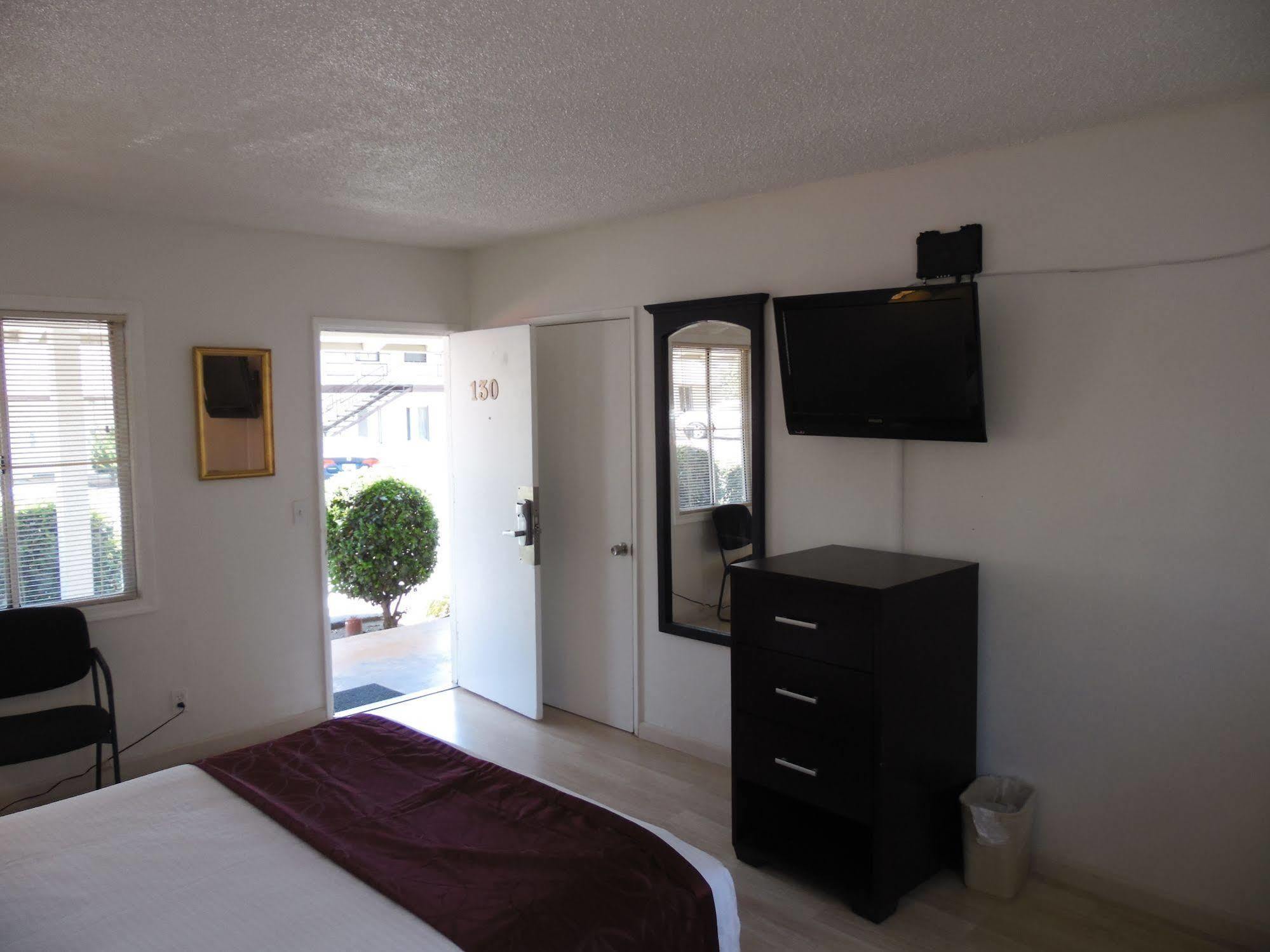 Hi-Way Host Motel Pasadena Exterior foto